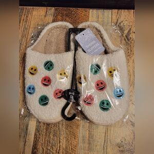 New SMILEY Colorful Faces Slippers Size Small 5/6 Women